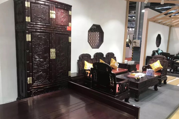 家宝红木“竹节顶箱柜”